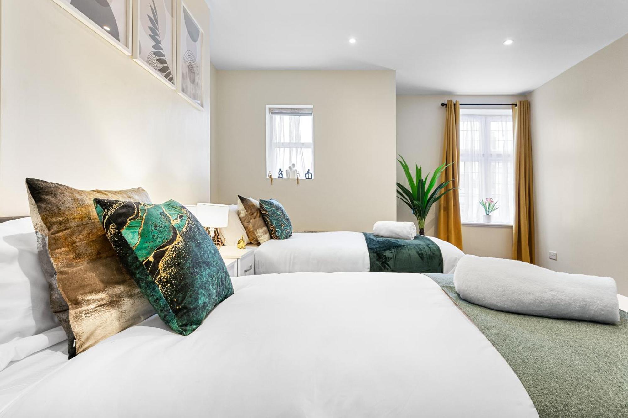 Elegant 2Br London Hideaway- King Bed, Sleeps 6 - Parking- Instant Book- 20 Percent Off Limited Time! Barnet Exteriör bild