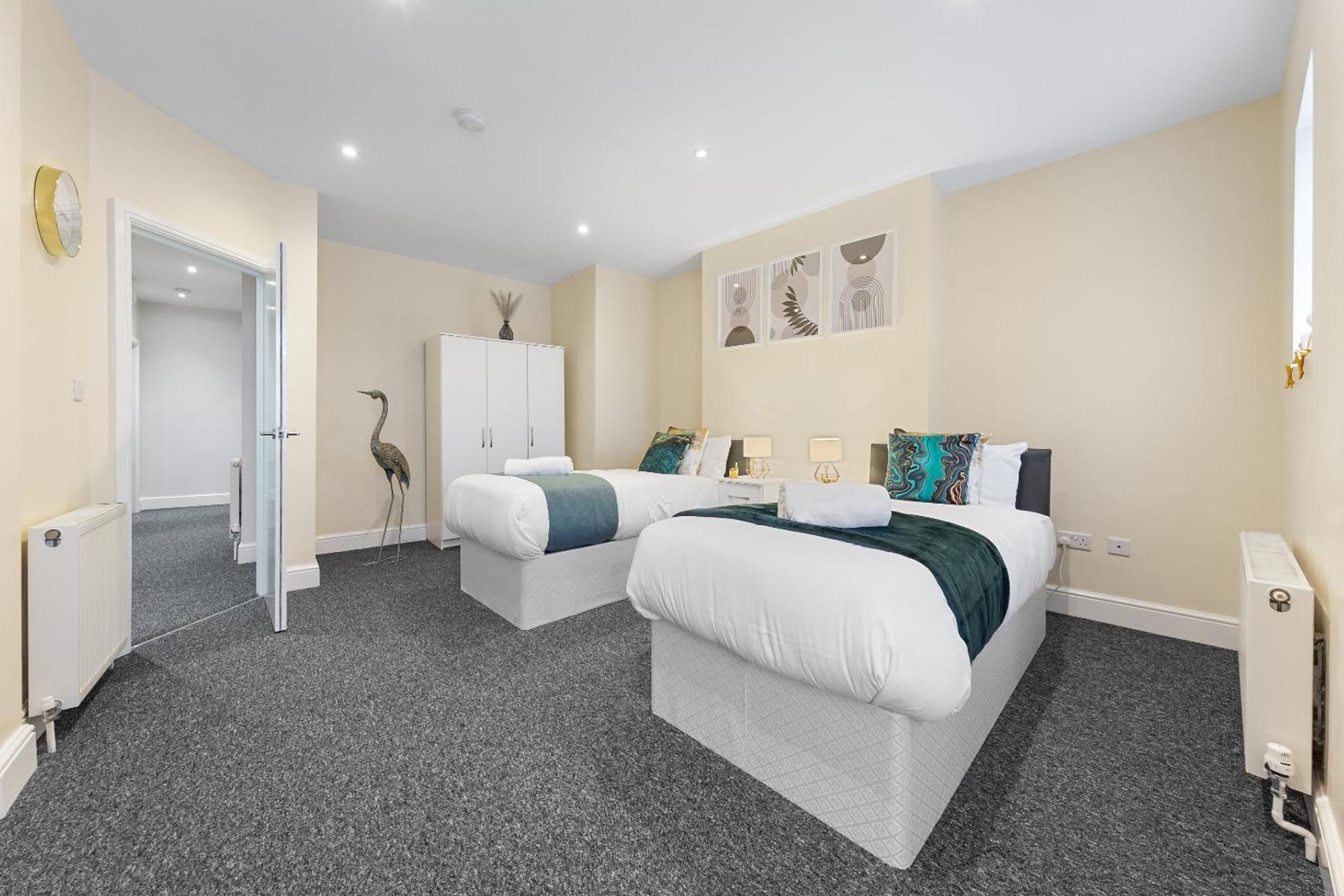 Elegant 2Br London Hideaway- King Bed, Sleeps 6 - Parking- Instant Book- 20 Percent Off Limited Time! Barnet Exteriör bild