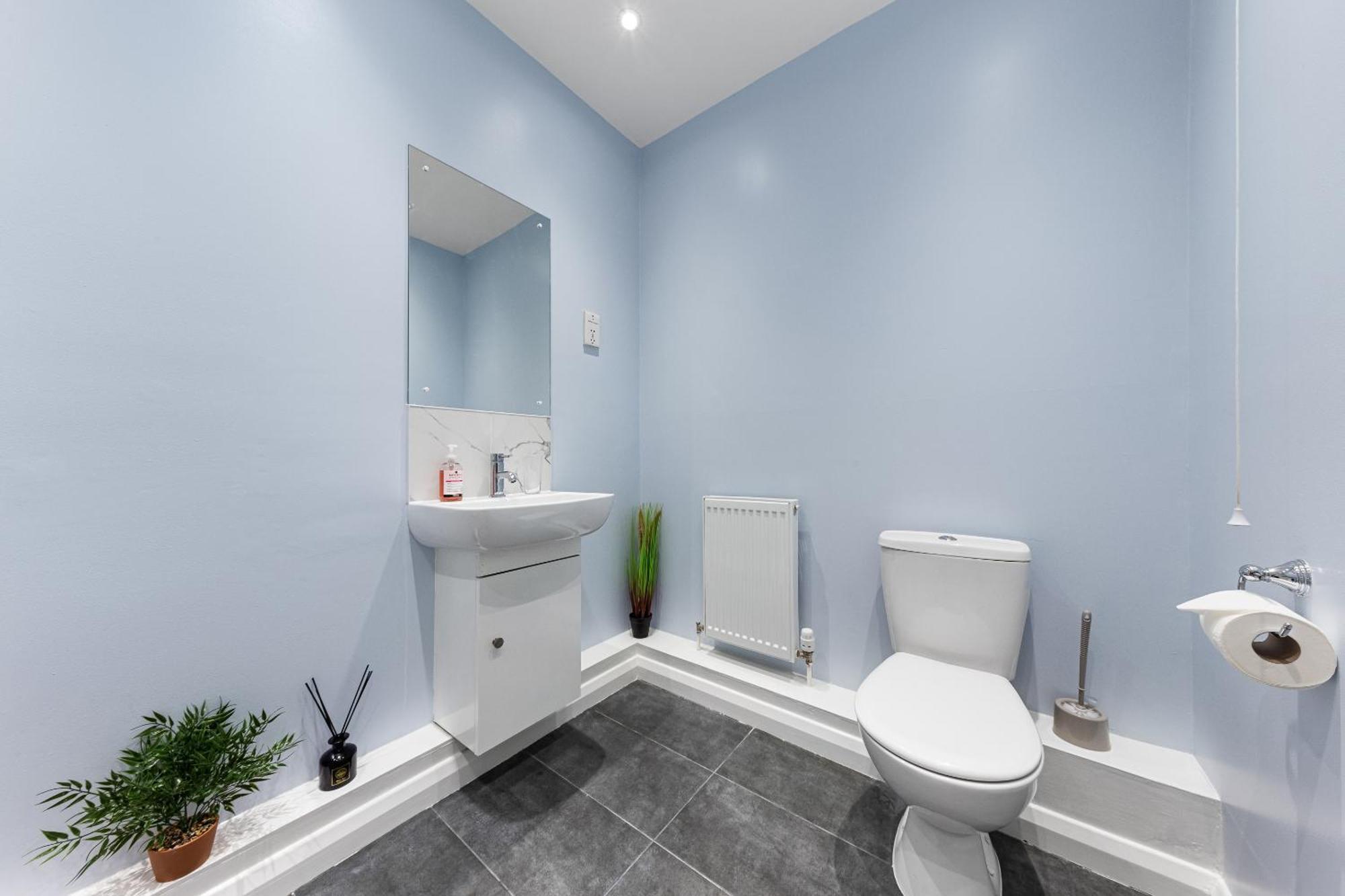 Elegant 2Br London Hideaway- King Bed, Sleeps 6 - Parking- Instant Book- 20 Percent Off Limited Time! Barnet Exteriör bild
