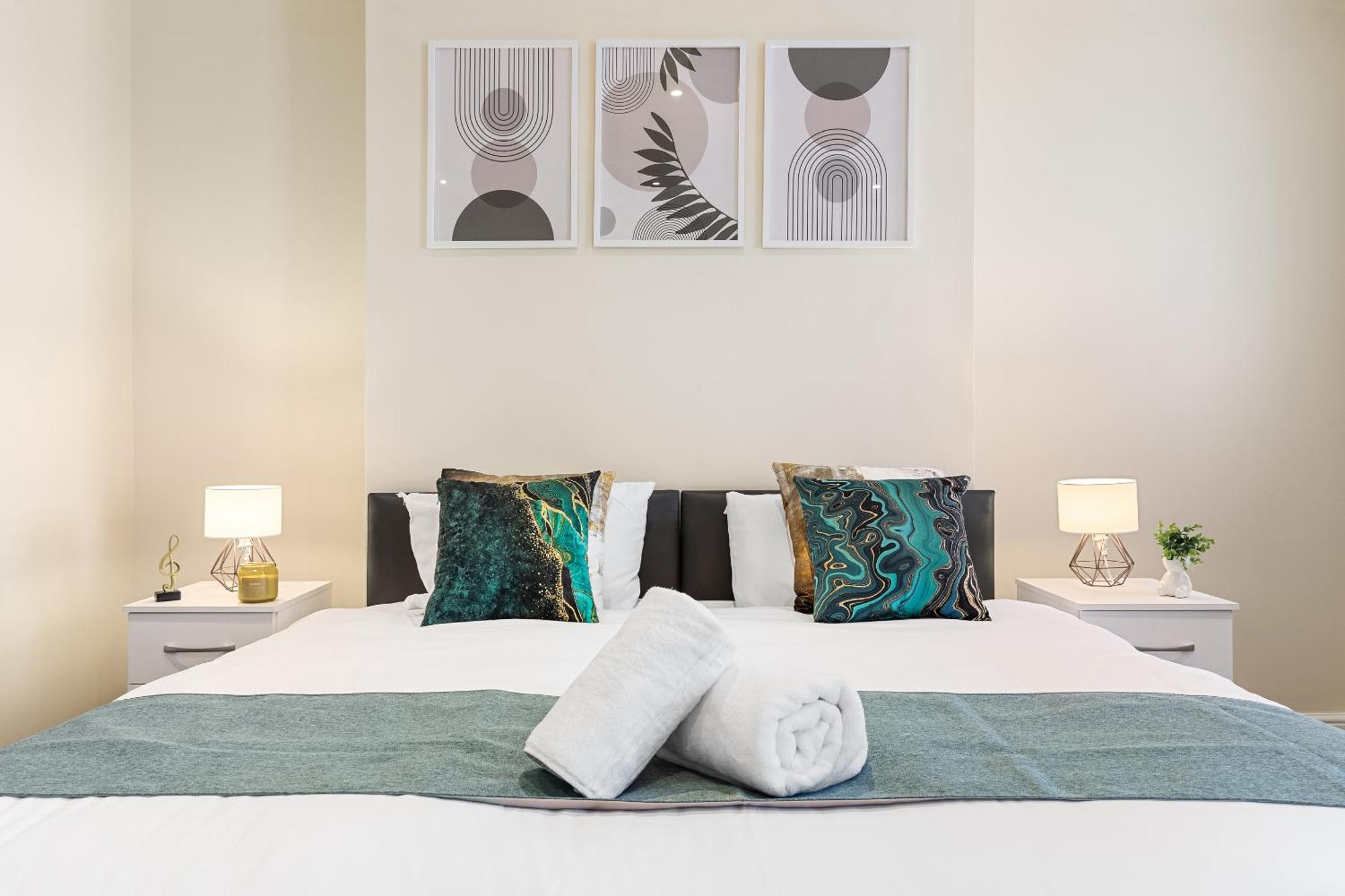 Elegant 2Br London Hideaway- King Bed, Sleeps 6 - Parking- Instant Book- 20 Percent Off Limited Time! Barnet Exteriör bild