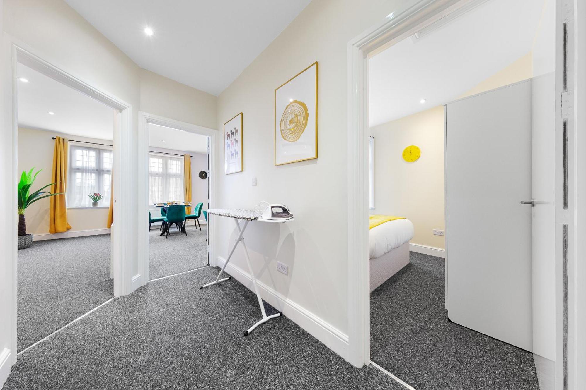 Elegant 2Br London Hideaway- King Bed, Sleeps 6 - Parking- Instant Book- 20 Percent Off Limited Time! Barnet Exteriör bild