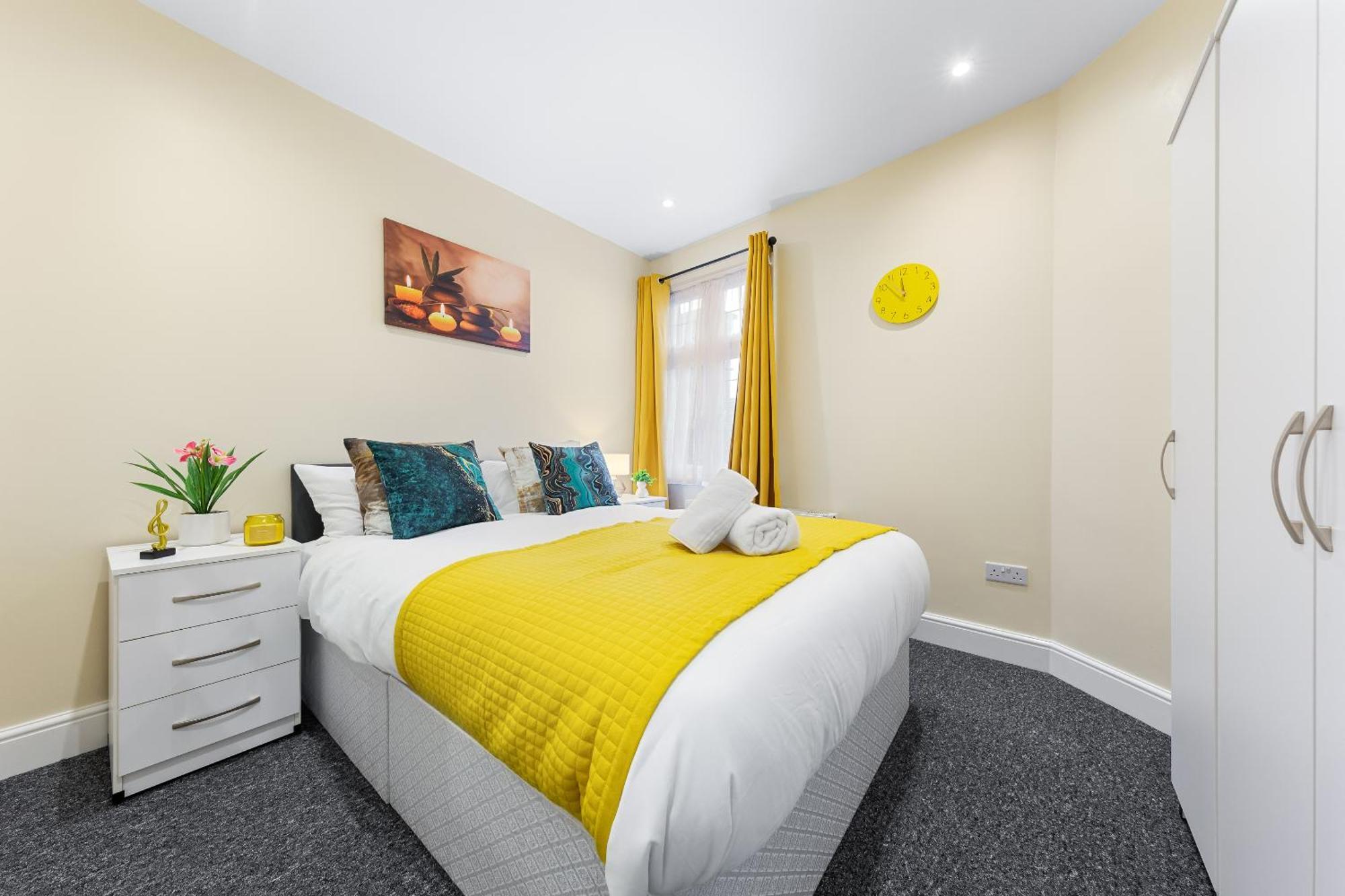 Elegant 2Br London Hideaway- King Bed, Sleeps 6 - Parking- Instant Book- 20 Percent Off Limited Time! Barnet Exteriör bild