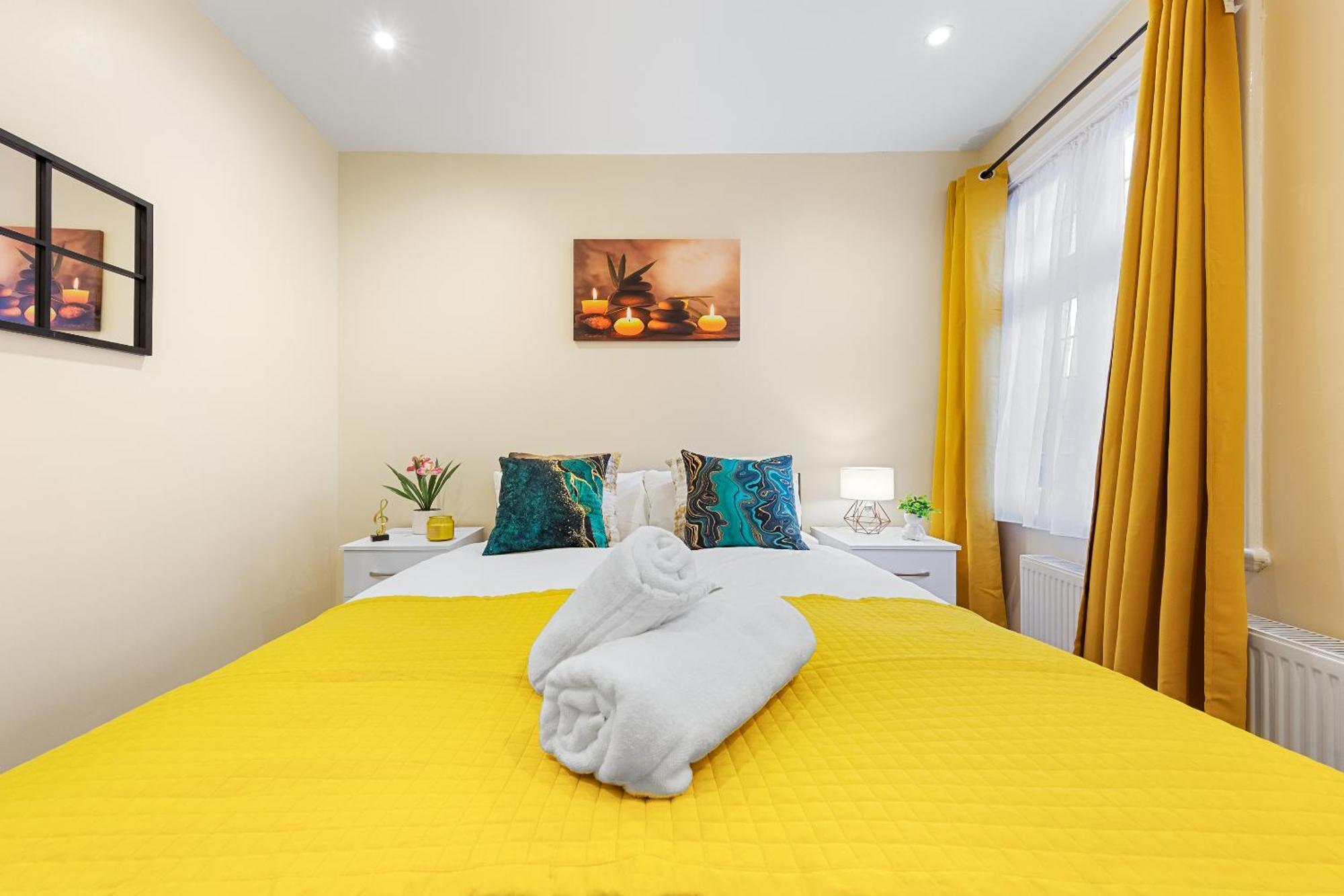 Elegant 2Br London Hideaway- King Bed, Sleeps 6 - Parking- Instant Book- 20 Percent Off Limited Time! Barnet Exteriör bild