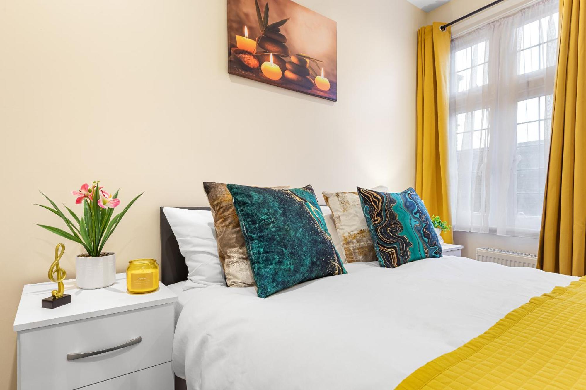 Elegant 2Br London Hideaway- King Bed, Sleeps 6 - Parking- Instant Book- 20 Percent Off Limited Time! Barnet Exteriör bild