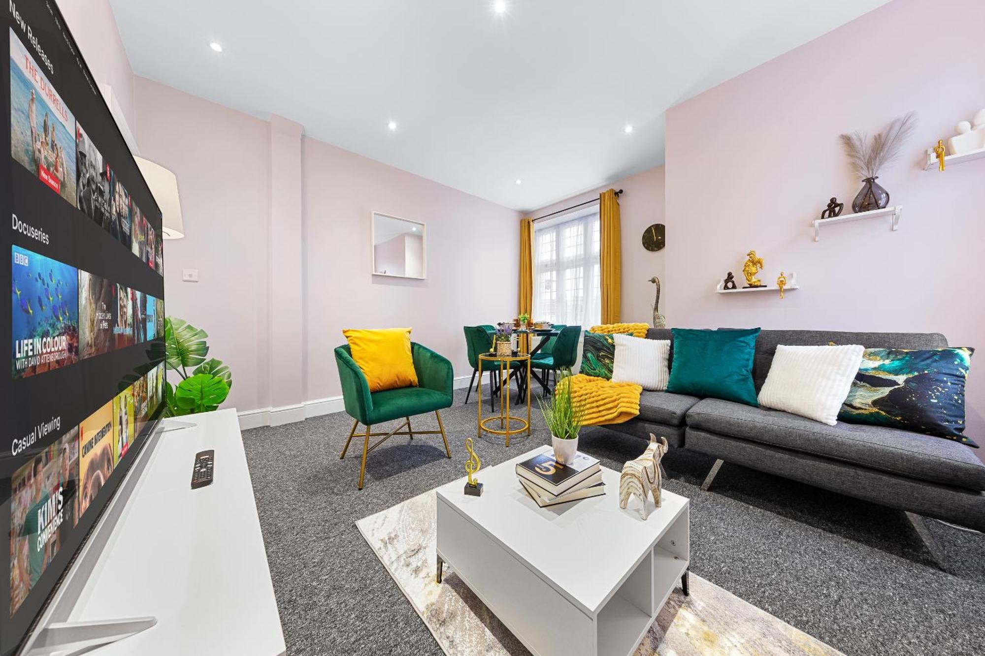 Elegant 2Br London Hideaway- King Bed, Sleeps 6 - Parking- Instant Book- 20 Percent Off Limited Time! Barnet Exteriör bild