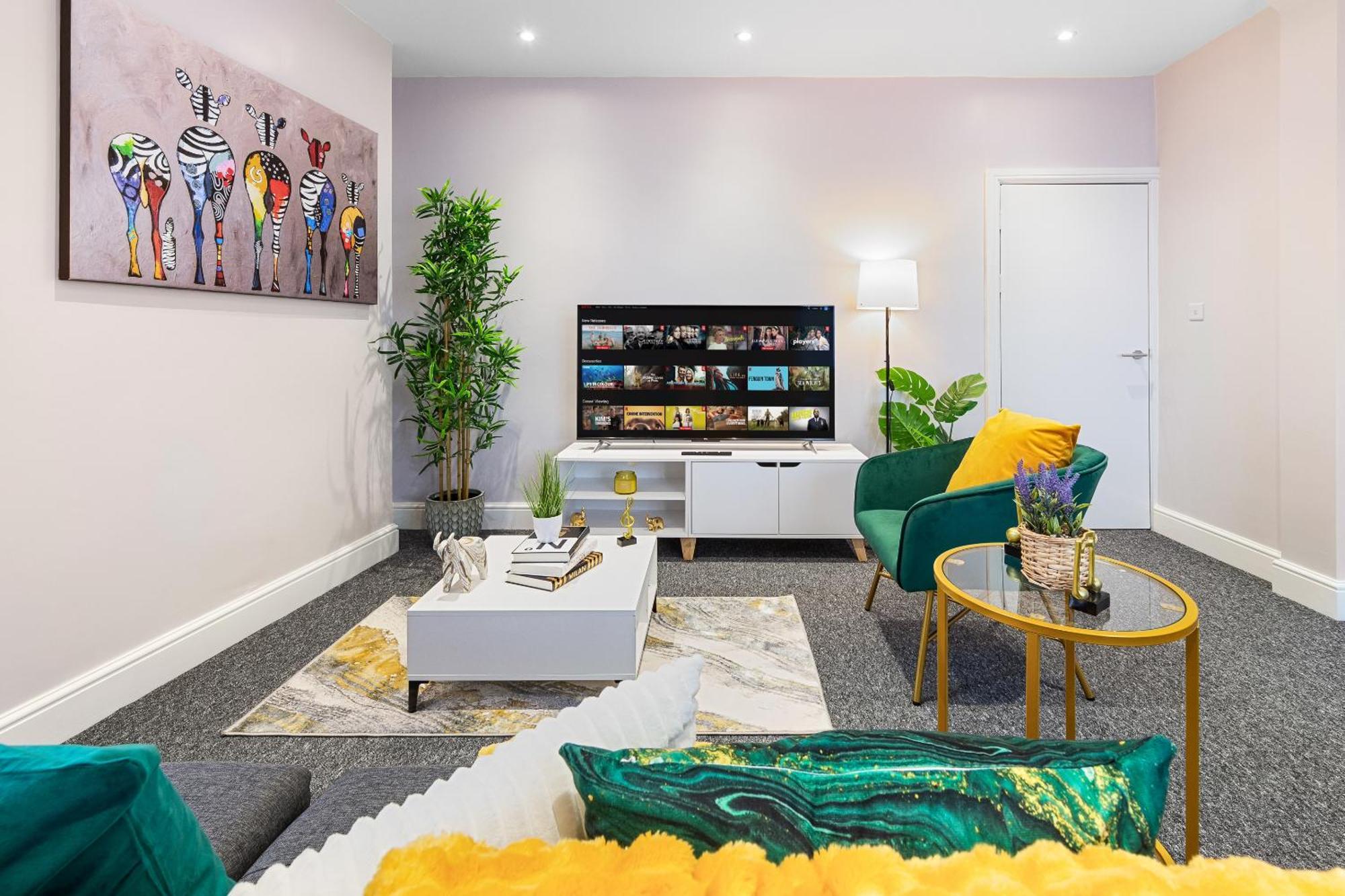 Elegant 2Br London Hideaway- King Bed, Sleeps 6 - Parking- Instant Book- 20 Percent Off Limited Time! Barnet Exteriör bild