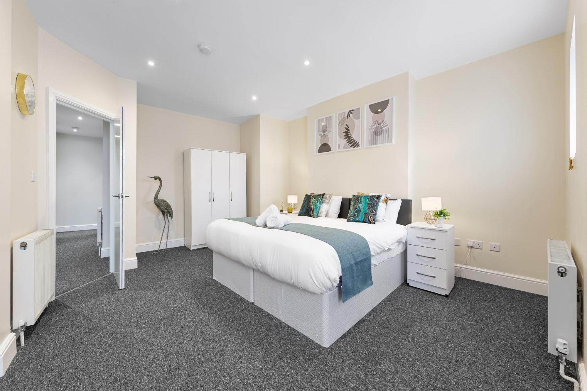 Elegant 2Br London Hideaway- King Bed, Sleeps 6 - Parking- Instant Book- 20 Percent Off Limited Time! Barnet Exteriör bild